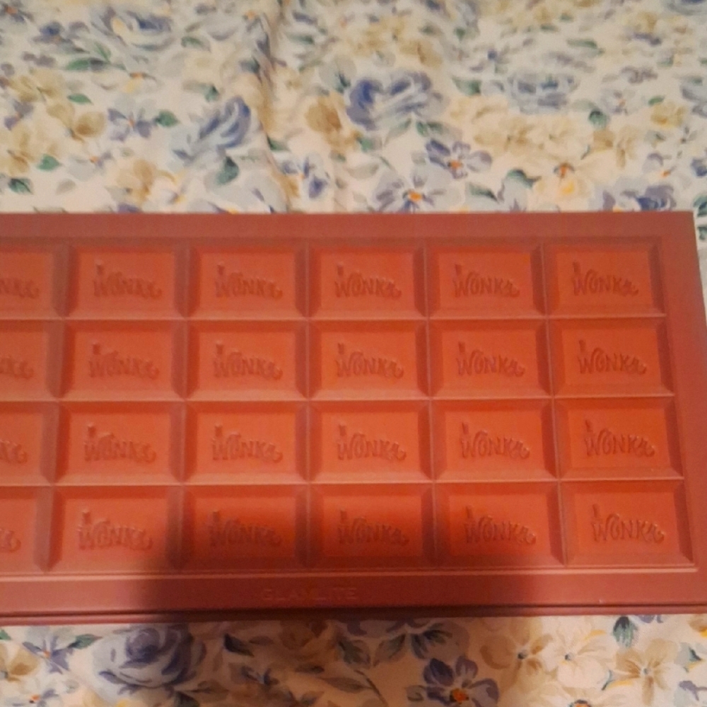 GLAMLITE X Wonka Chocolate Bar Palette